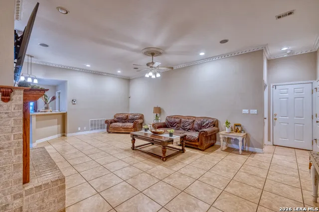 633 Sunrise Ave Uvalde, TX 78801