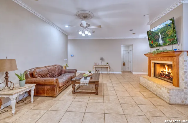 633 Sunrise Ave Uvalde, TX 78801