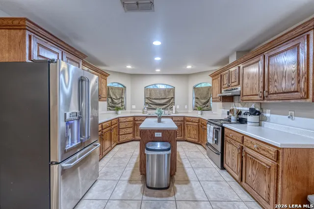 633 Sunrise Ave Uvalde, TX 78801