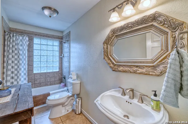 633 Sunrise Ave Uvalde, TX 78801