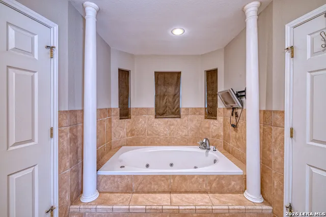 633 Sunrise Ave Uvalde, TX 78801