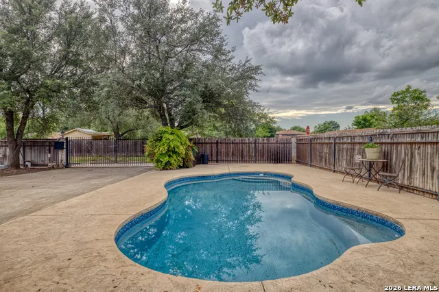 633 Sunrise Ave Uvalde, TX 78801
