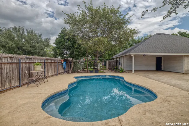 633 Sunrise Ave Uvalde, TX 78801