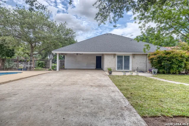 633 Sunrise Ave Uvalde, TX 78801
