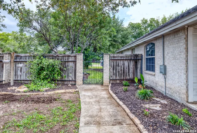 633 Sunrise Ave Uvalde, TX 78801