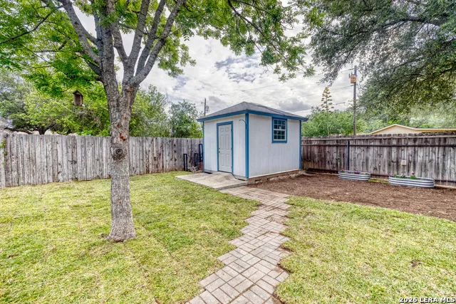 633 Sunrise Ave Uvalde, TX 78801