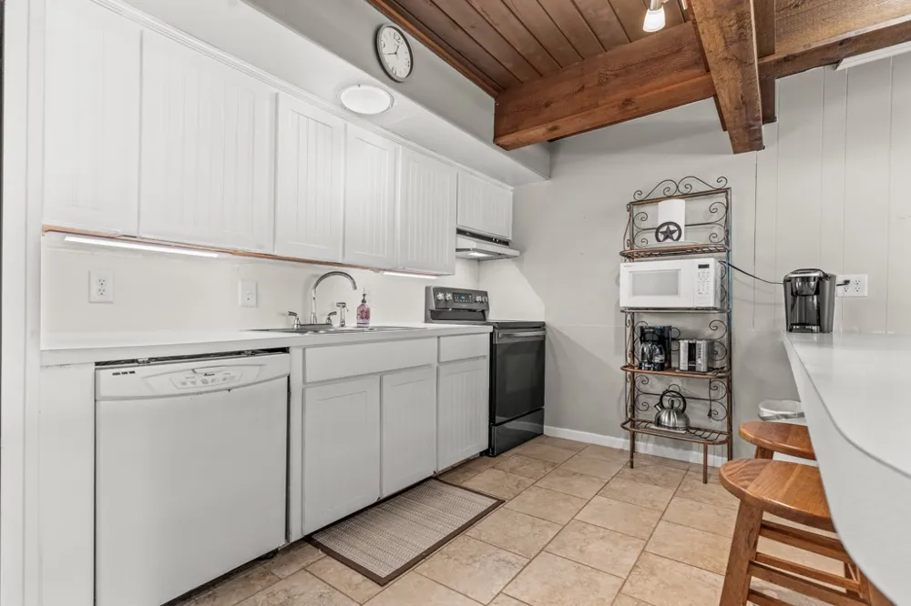 620 Shadywood Lane Avinger, TX 75630