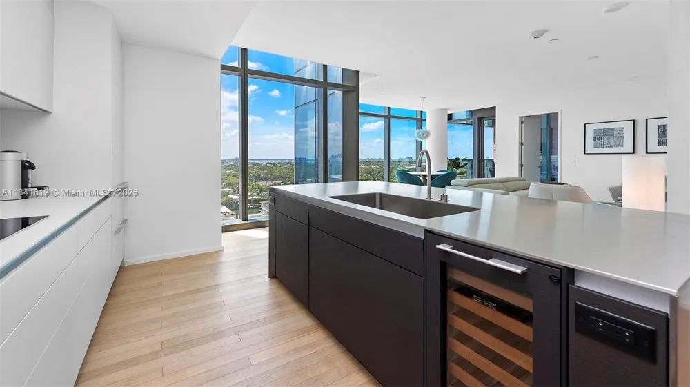 2901 Collins Ave #1403 Miami Beach, FL 33140
