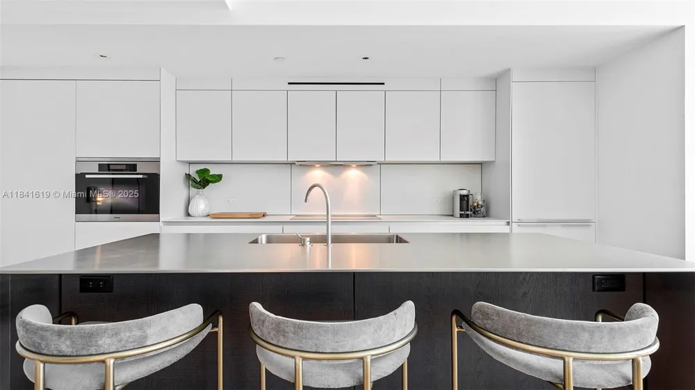 2901 Collins Ave #1403 Miami Beach, FL 33140
