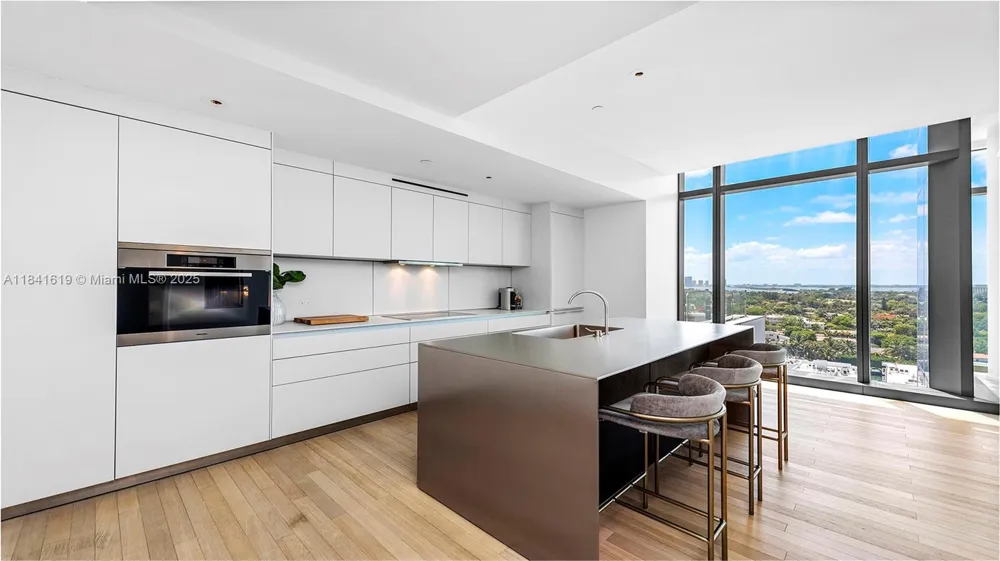 2901 Collins Ave #1403 Miami Beach, FL 33140