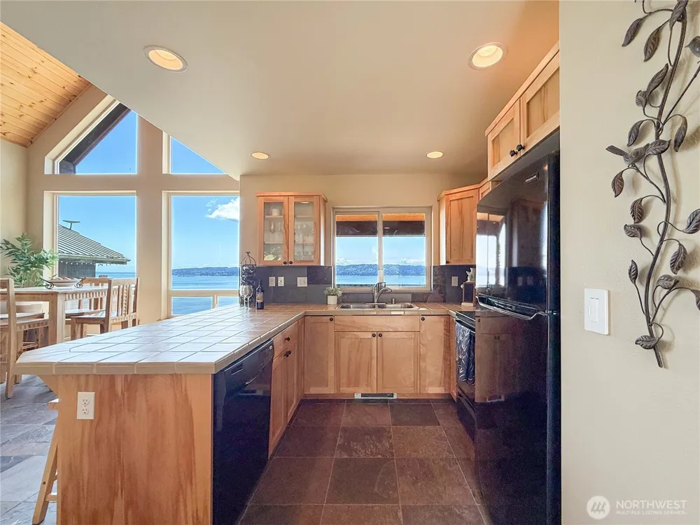 49 M Whidbey Island Drive Hat Island, WA 98206