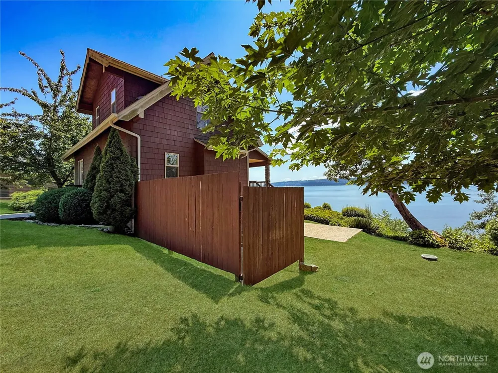 49 M Whidbey Island Drive Hat Island, WA 98206