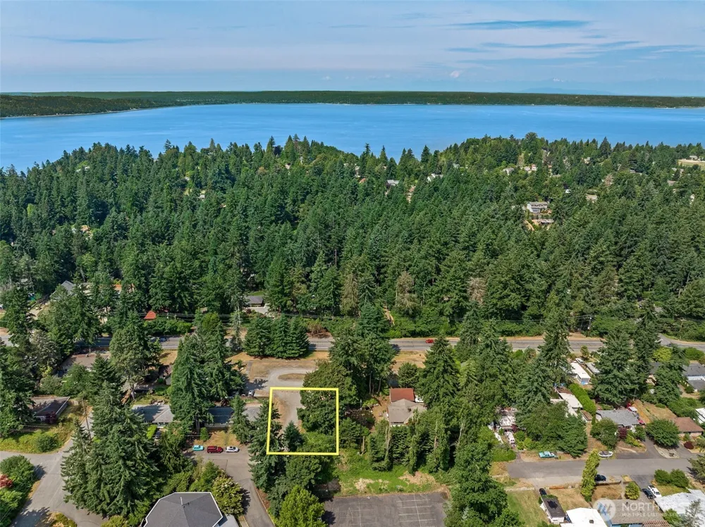 206 1st Place S Des Moines, WA 98198