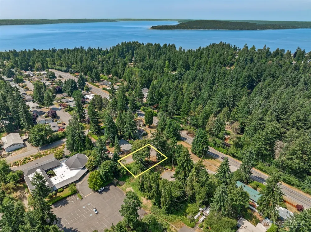 206 1st Place S Des Moines, WA 98198