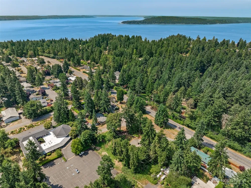 206 1st Place S Des Moines, WA 98198