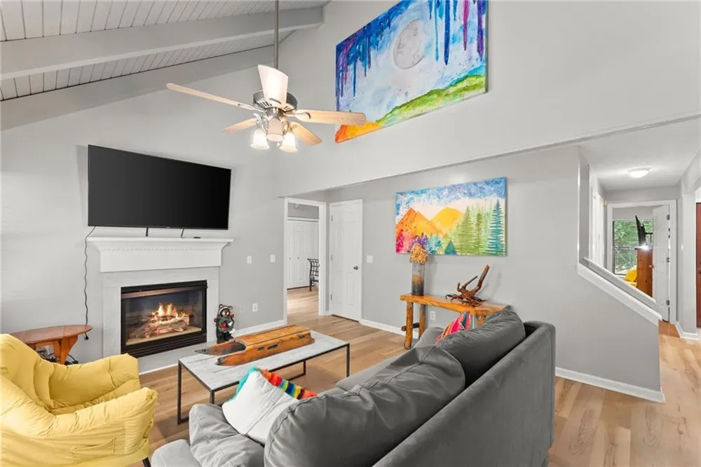 17 Dach Bruecke Gasse Helen, GA 30545