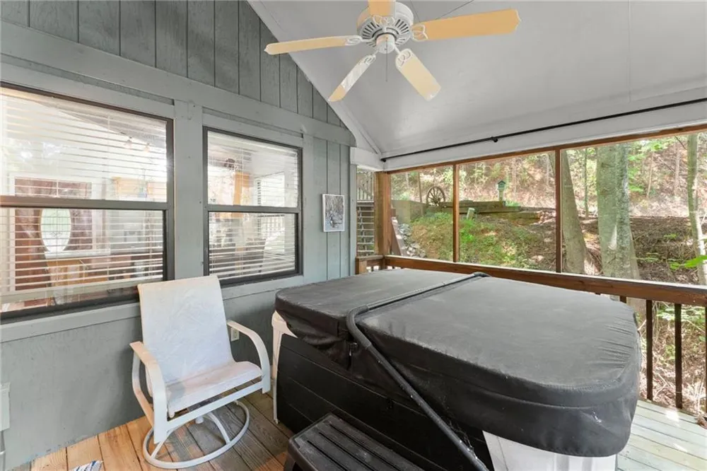 17 Dach Bruecke Gasse Helen, GA 30545