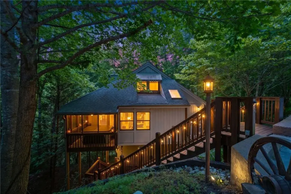 17 Dach Bruecke Gasse Helen, GA 30545