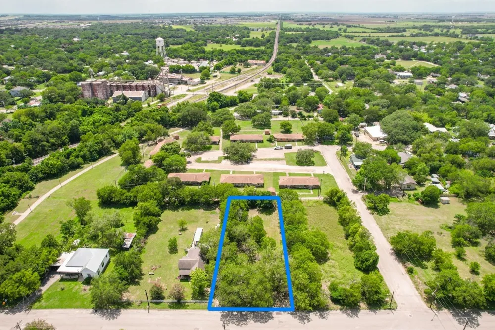 821 Blanco Lockhart, TX 78644