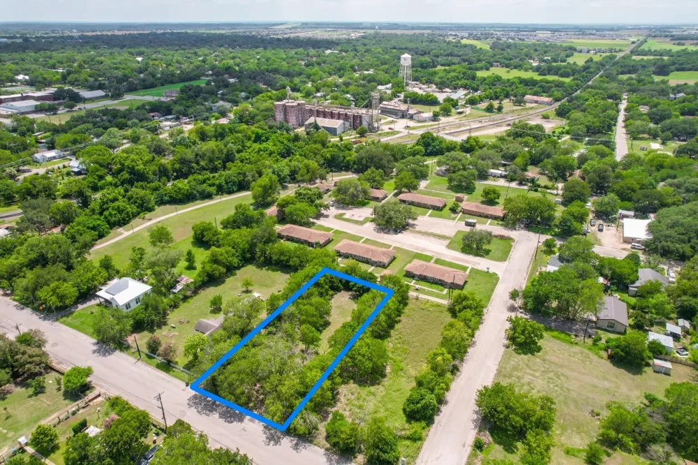 821 Blanco Lockhart, TX 78644