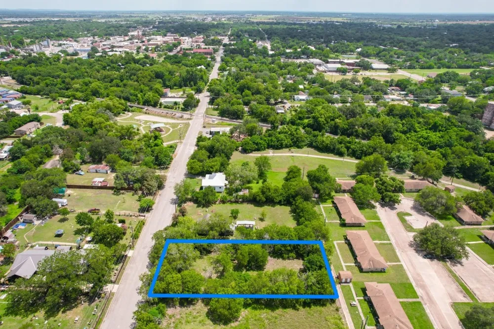 821 Blanco Lockhart, TX 78644
