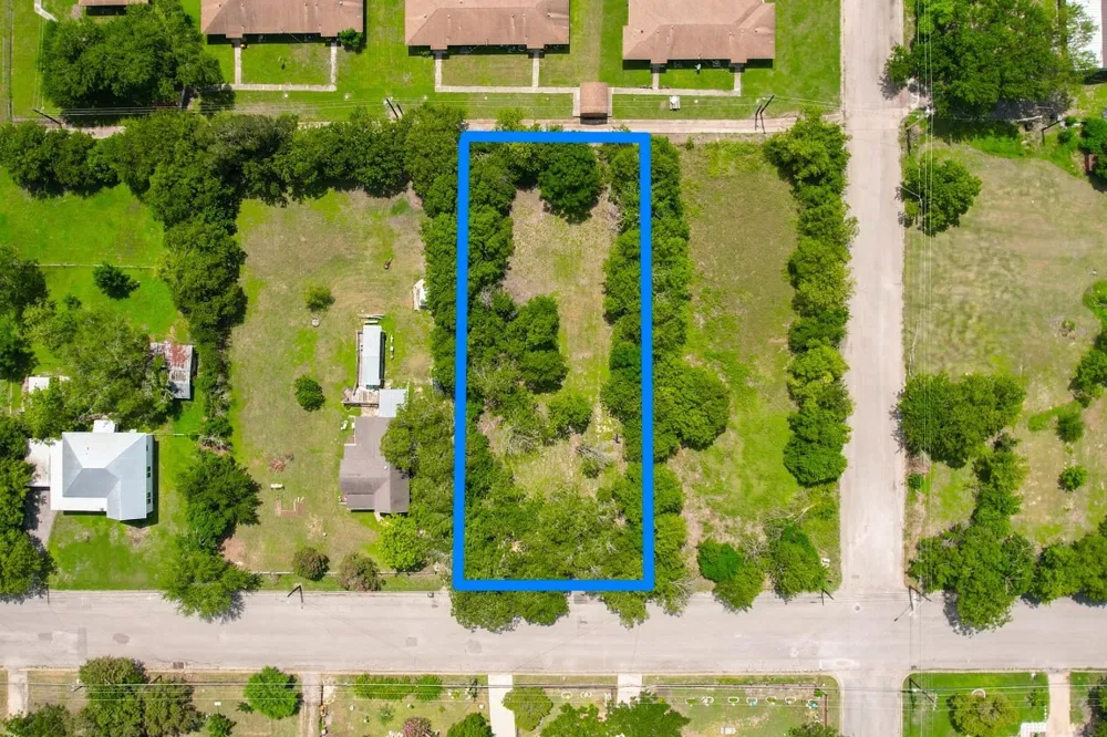 821 Blanco Lockhart, TX 78644