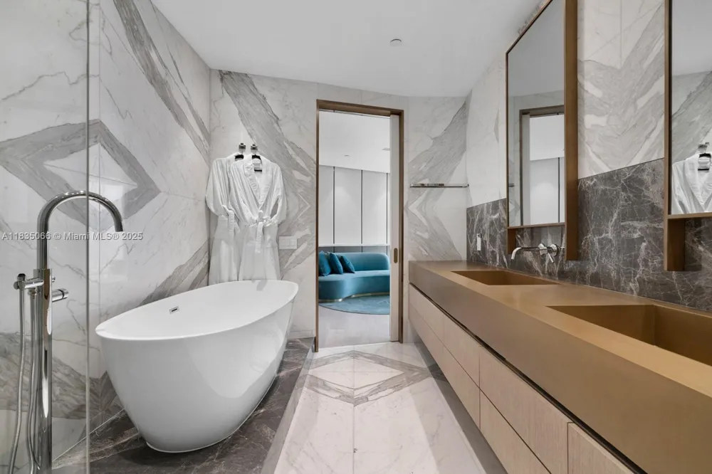 18555 Collins Ave #2701 Sunny Isles Beach, FL 33160