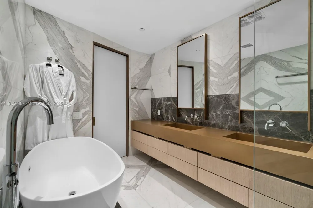 18555 Collins Ave #2701 Sunny Isles Beach, FL 33160
