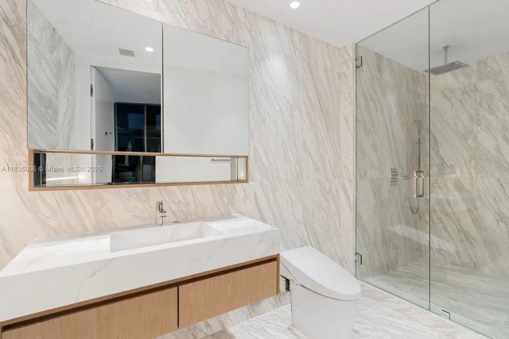 18555 Collins Ave #2701 Sunny Isles Beach, FL 33160