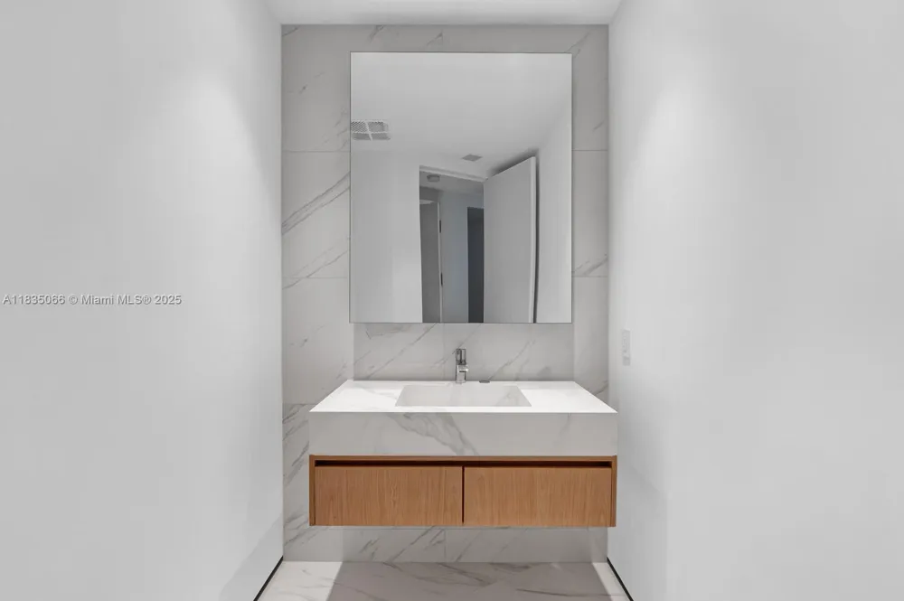 18555 Collins Ave #2701 Sunny Isles Beach, FL 33160