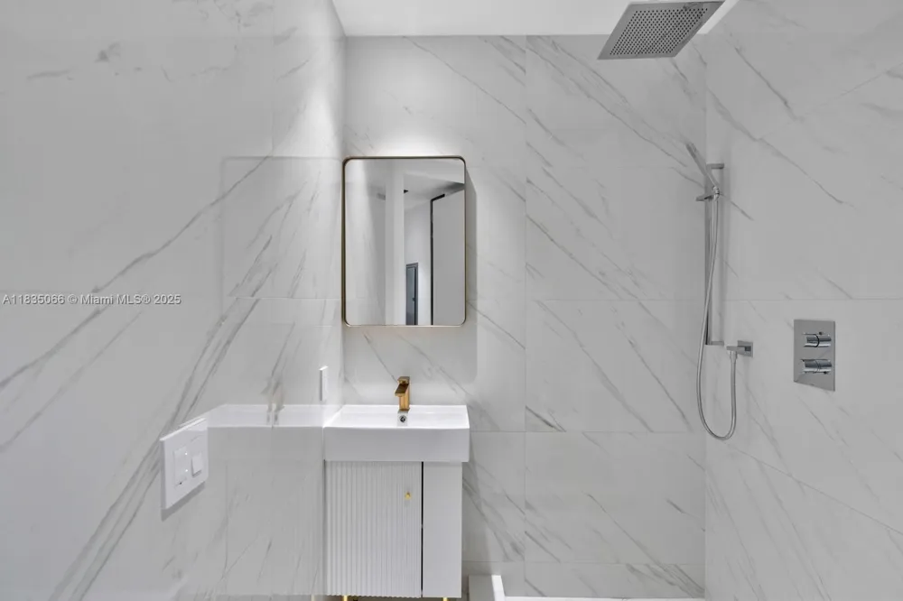 18555 Collins Ave #2701 Sunny Isles Beach, FL 33160