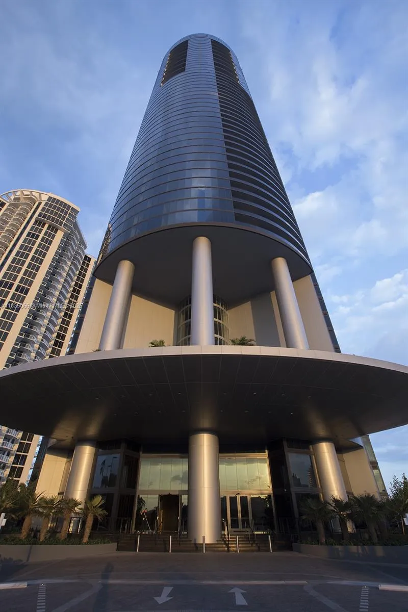 18555 Collins Ave #2701 Sunny Isles Beach, FL 33160