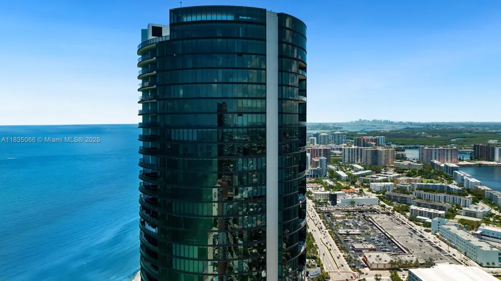 18555 Collins Ave #2701 Sunny Isles Beach, FL 33160