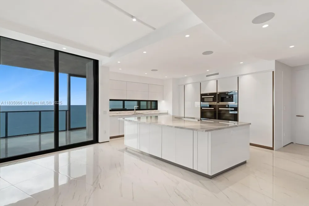 18555 Collins Ave #2701 Sunny Isles Beach, FL 33160