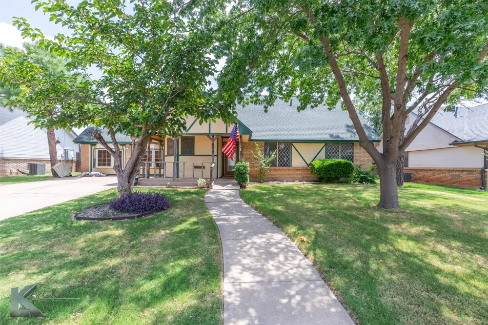 809 Chanticleers Lane