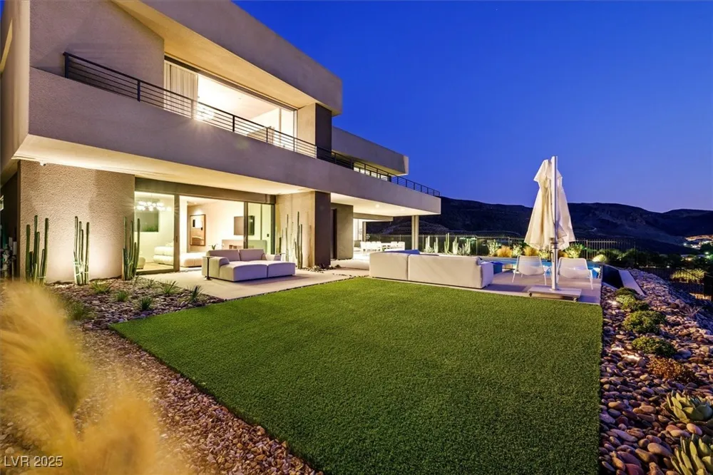 807 Magnum Cliff Court Henderson, NV 89012