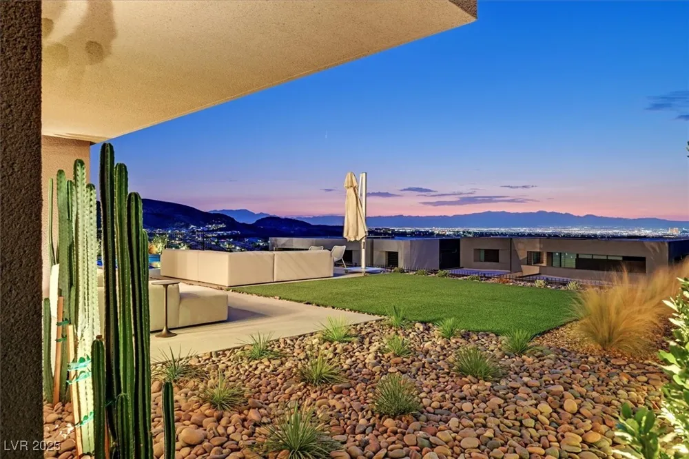 807 Magnum Cliff Court Henderson, NV 89012