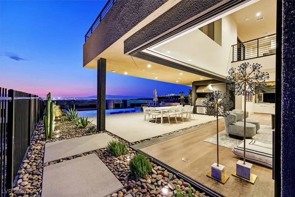 807 Magnum Cliff Court Henderson, NV 89012