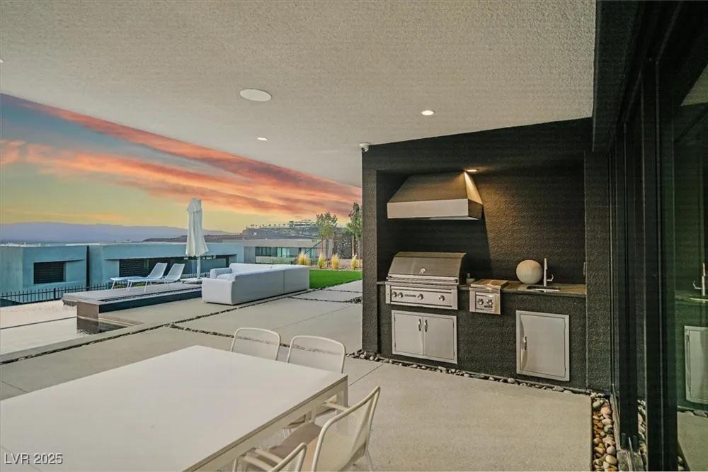 807 Magnum Cliff Court Henderson, NV 89012