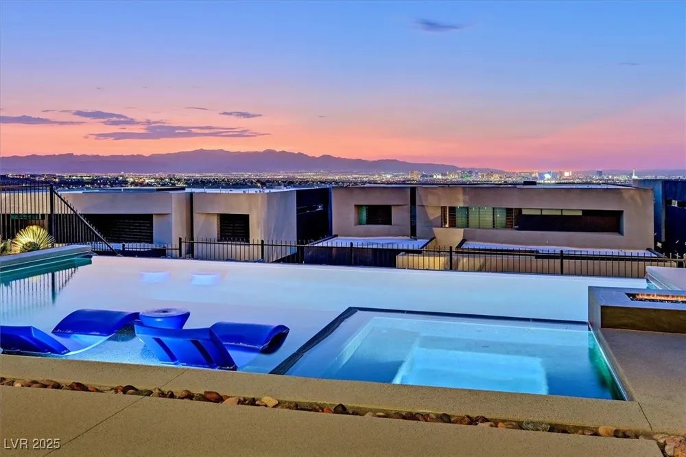 807 Magnum Cliff Court Henderson, NV 89012