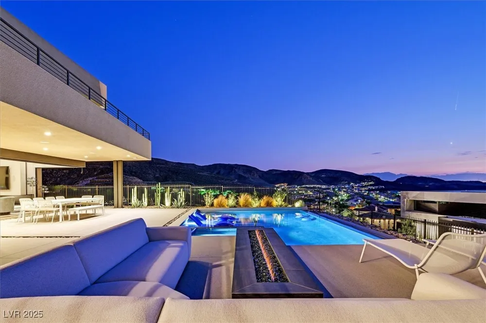 807 Magnum Cliff Court Henderson, NV 89012
