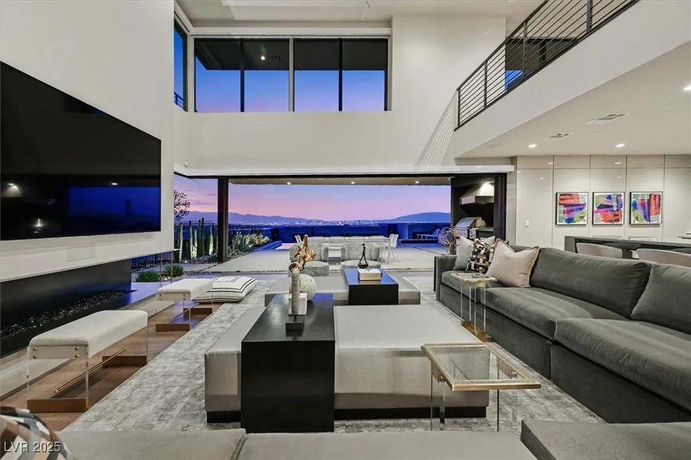 807 Magnum Cliff Court Henderson, NV 89012