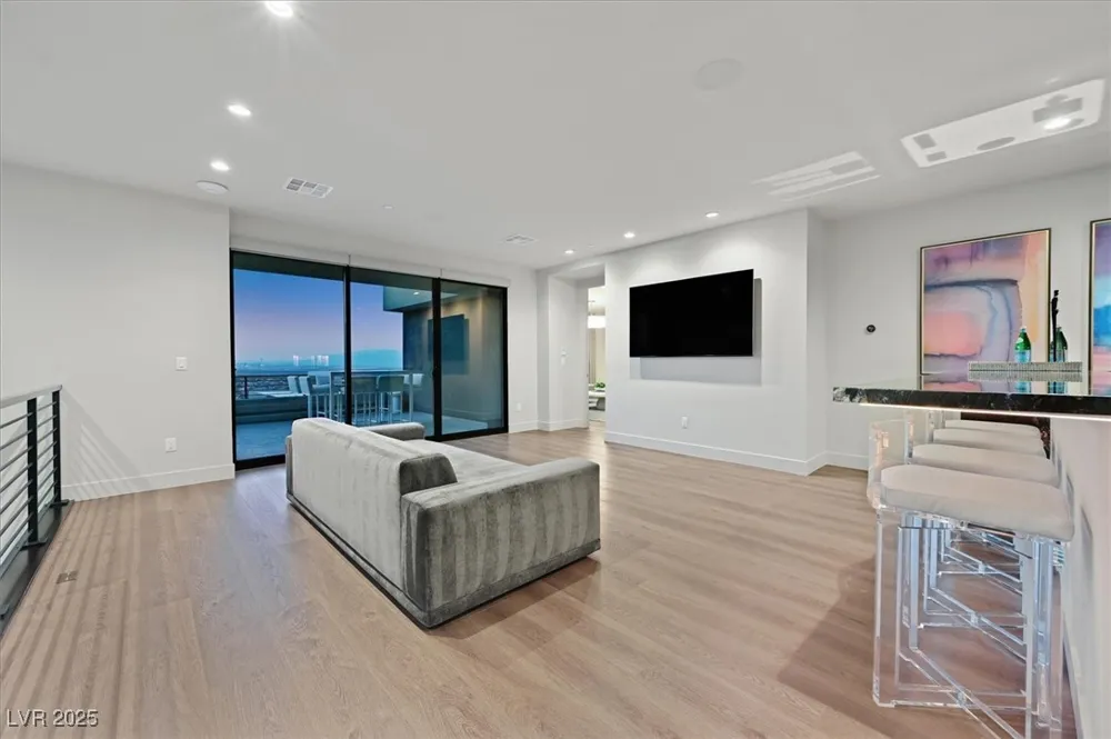807 Magnum Cliff Court Henderson, NV 89012