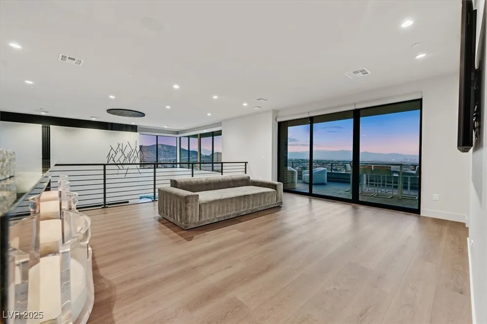 807 Magnum Cliff Court Henderson, NV 89012