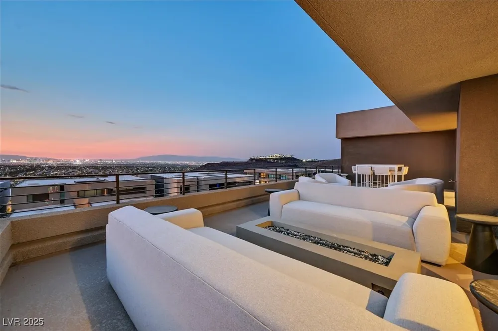 807 Magnum Cliff Court Henderson, NV 89012