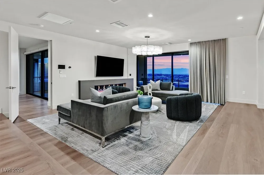 807 Magnum Cliff Court Henderson, NV 89012