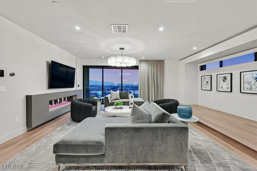 807 Magnum Cliff Court Henderson, NV 89012