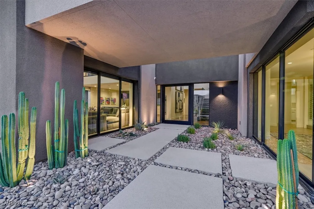 807 Magnum Cliff Court Henderson, NV 89012