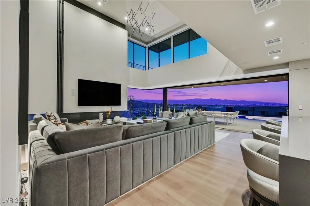 807 Magnum Cliff Court Henderson, NV 89012