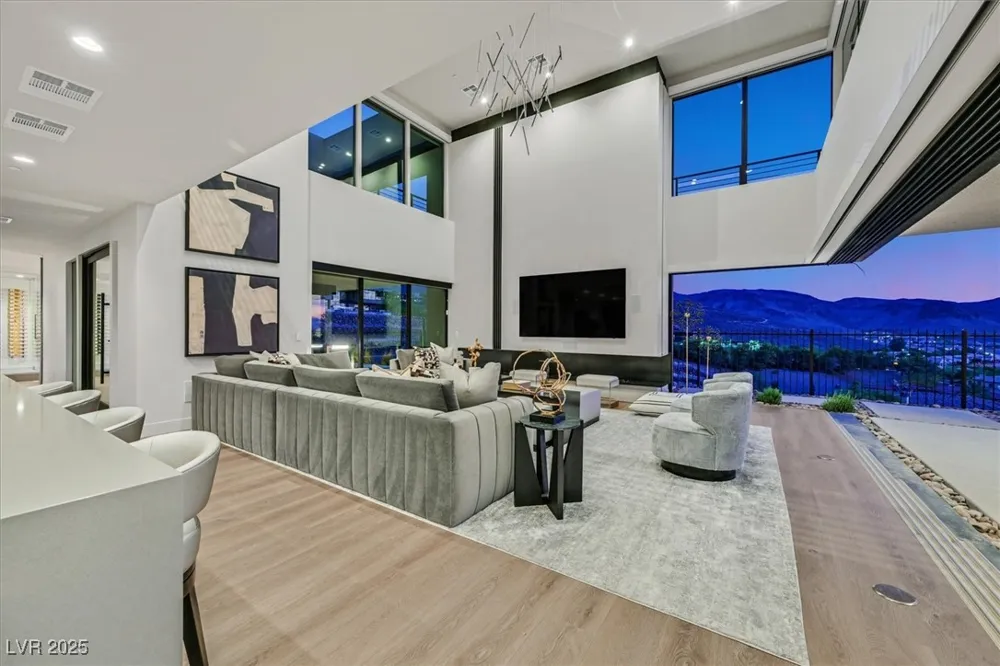 807 Magnum Cliff Court Henderson, NV 89012